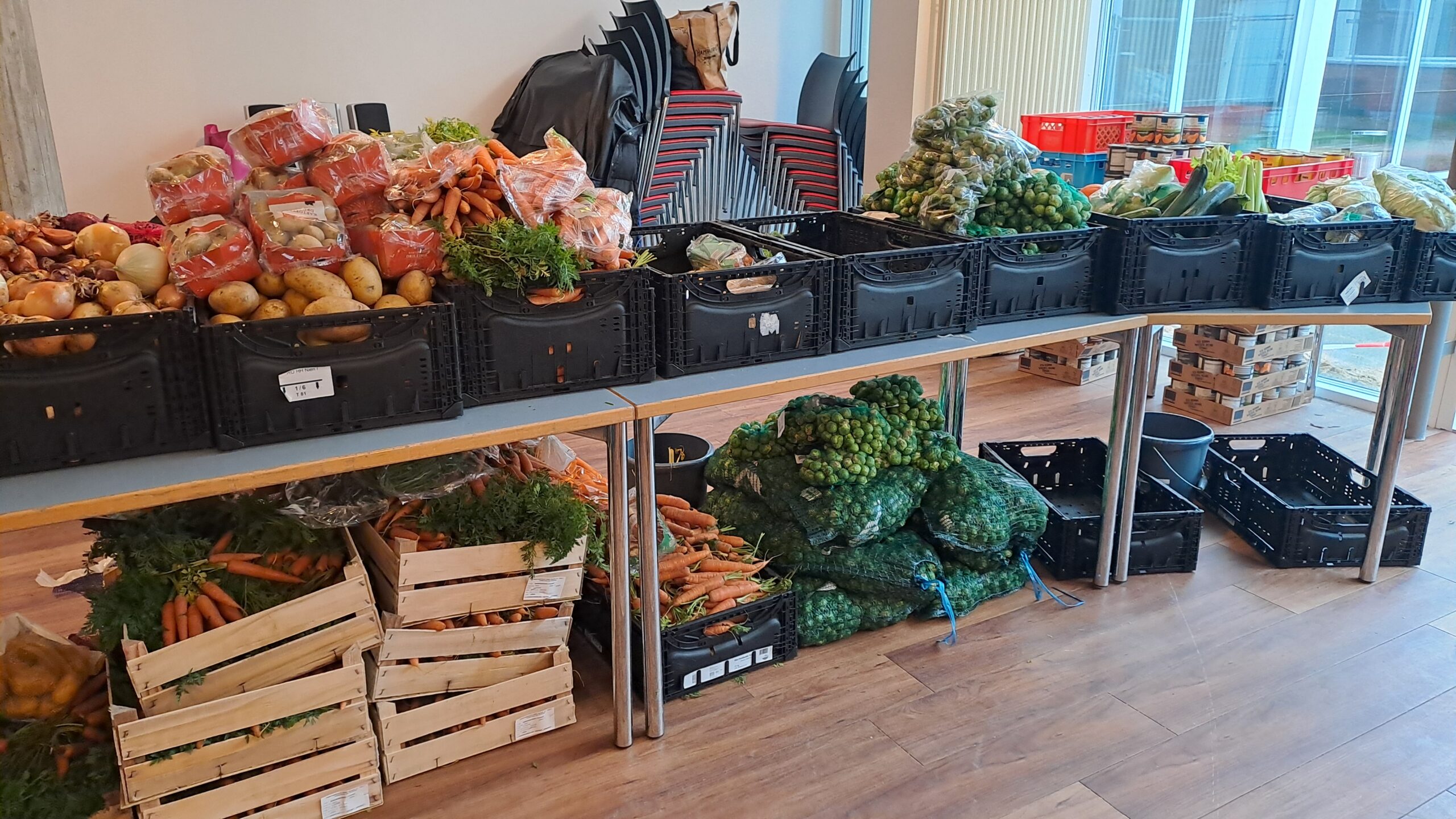 Die 8c spendet Klimafrühstück an die TAFEL