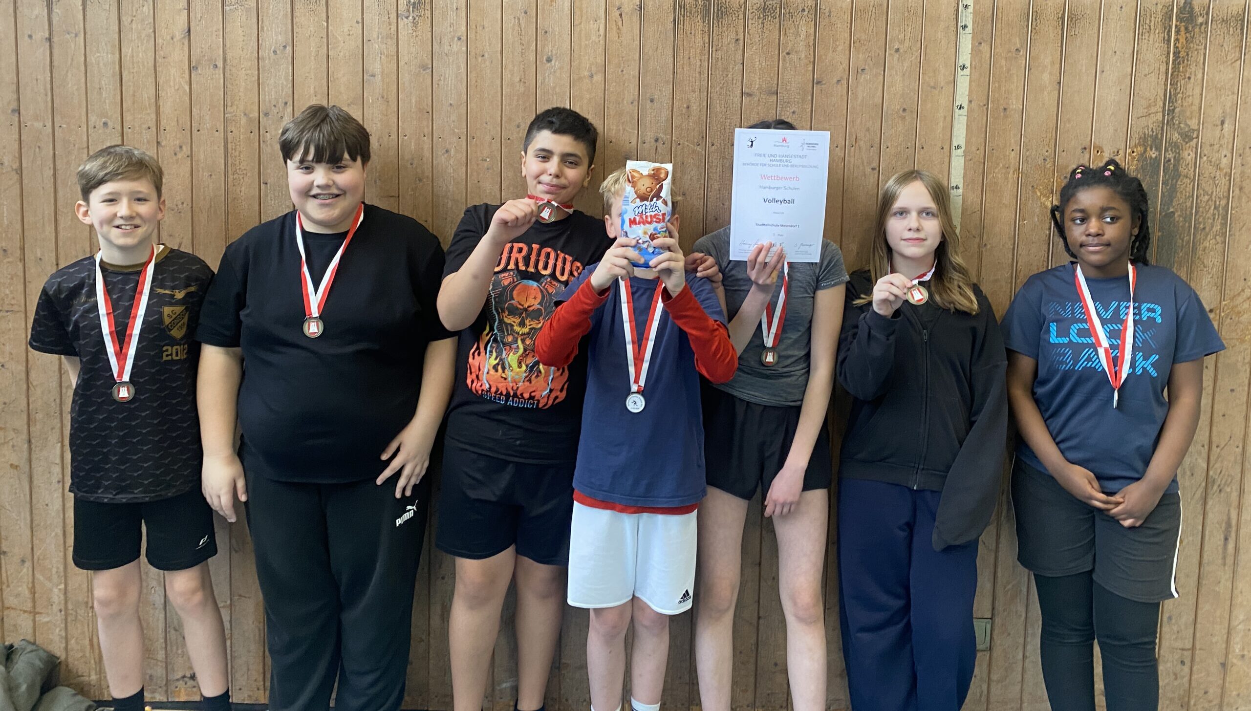 Dritter Platz beim Hallenvolleyball-Turnier für die Klasse 6b