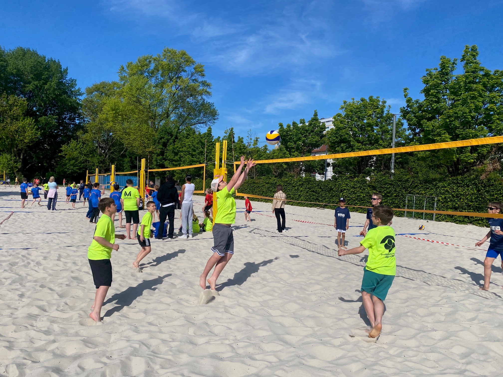 Klasse 6b gewinnt Beachvolleyball-Turnier